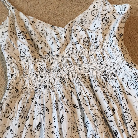 The cutest sundress- Size S - Picture 2 of 4